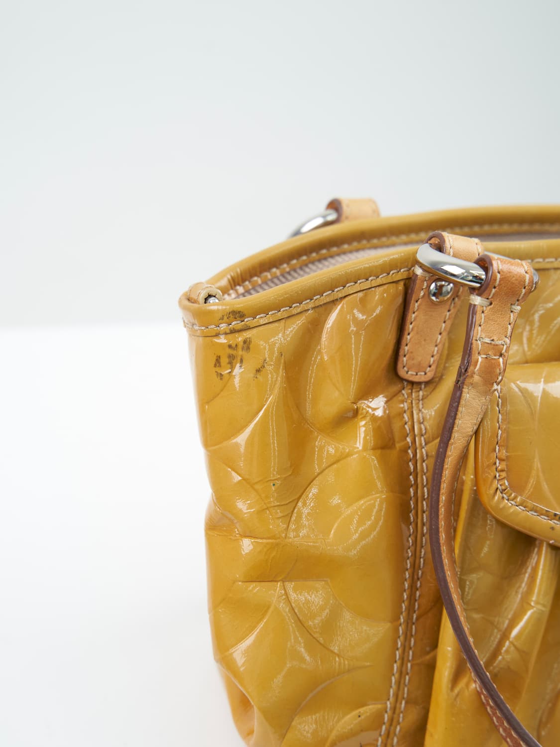 Coach Enamel yellow shoulder bag 상품이미지5