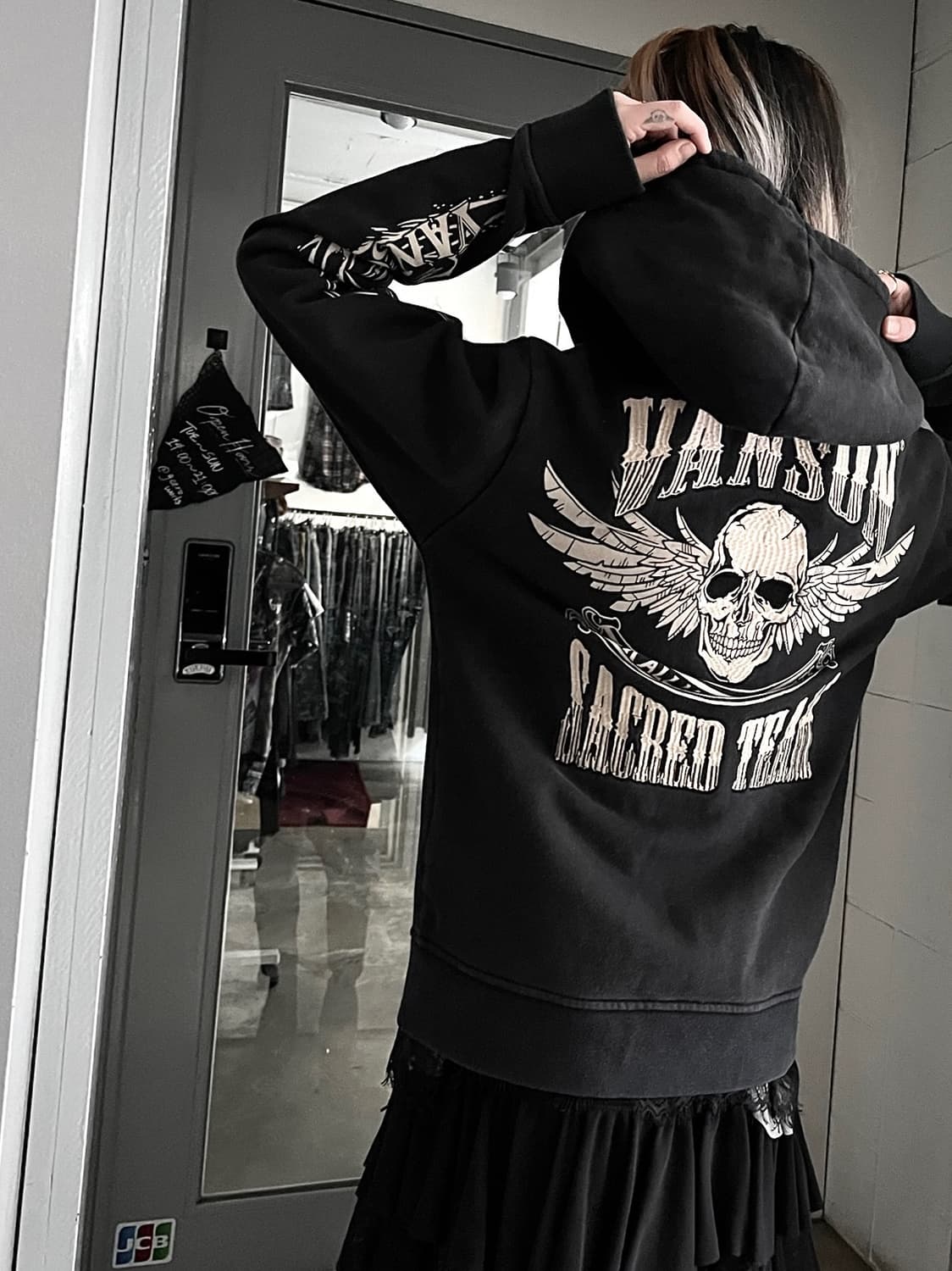 밴슨 백 아트워크 디테일 오버핏 후드집업 상품이미지1