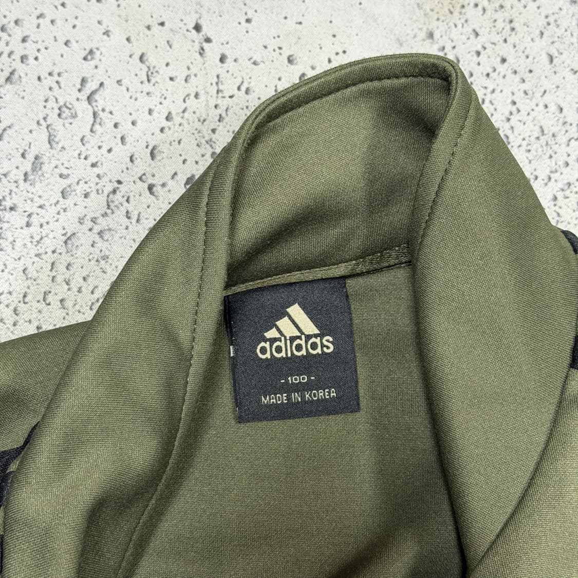 ✨ (바배) 아디다스 희귀 대장급 카키 블랙 트랙탑 져지 상품이미지3