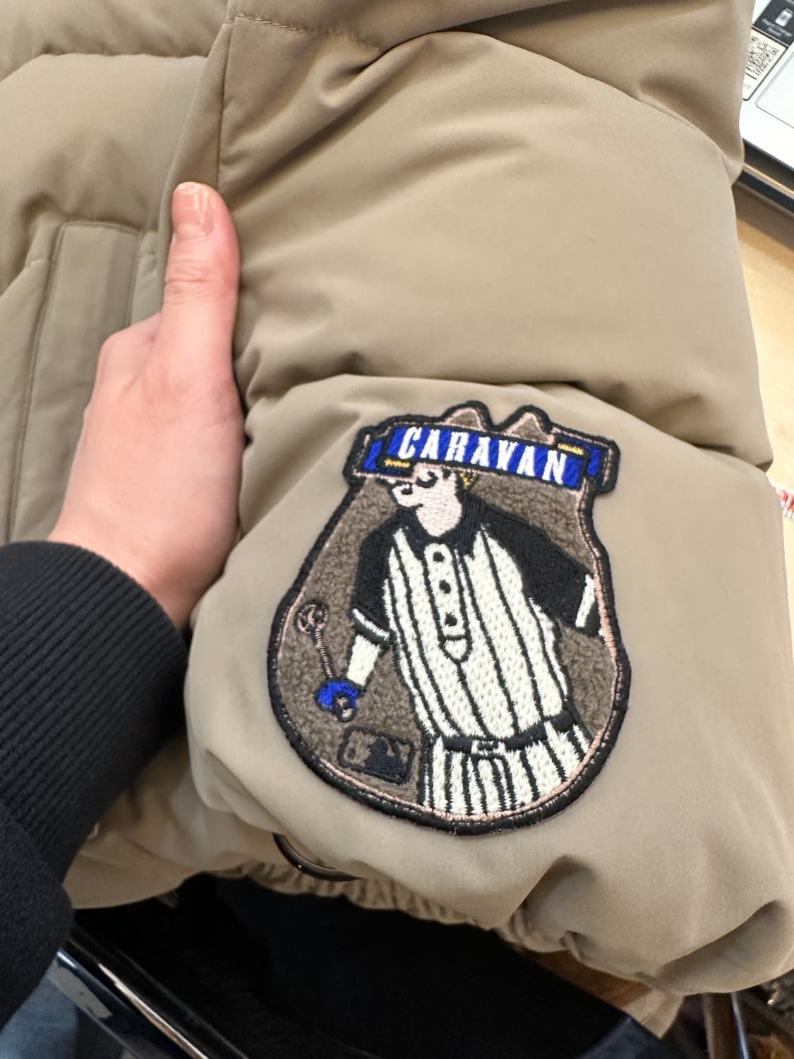 90) MLB 딥 베이지 오리털 패딩 조끼 상품이미지10