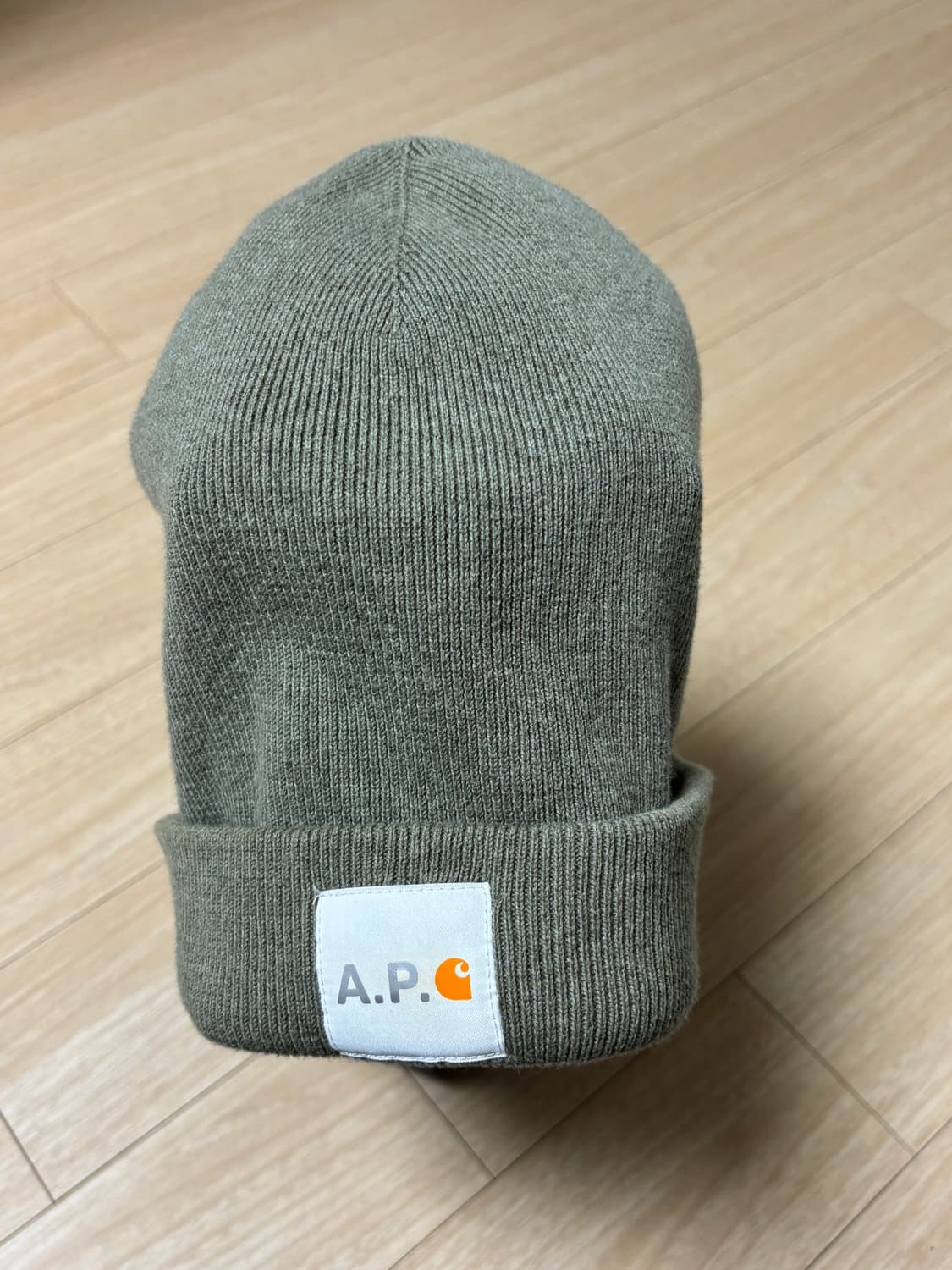 A.P.C. X 칼하트 카키 비니 원가 10만 상품이미지3