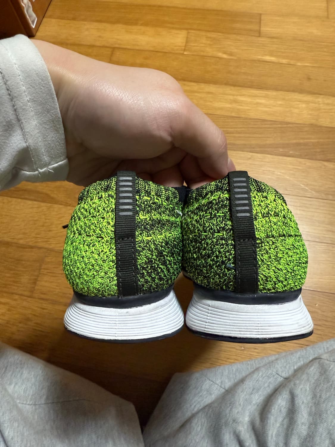 255 나이키 플라이니트 레이서 볼트 상품이미지2