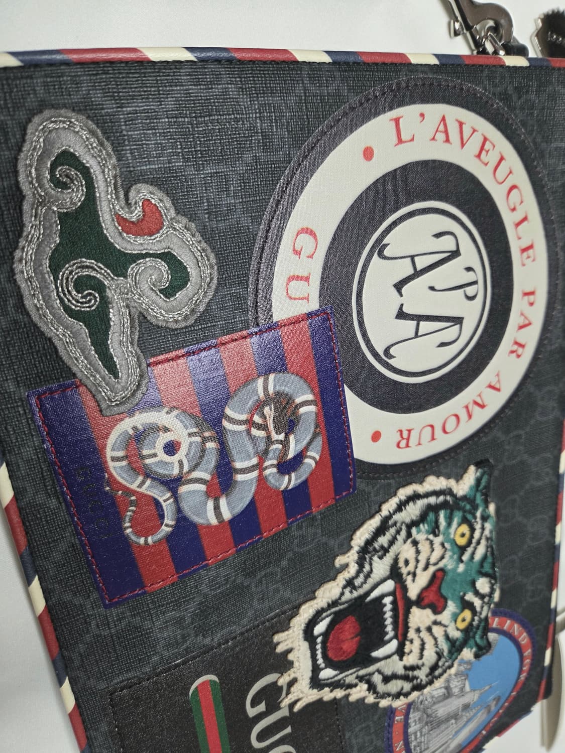 구찌 나이트 쿠리에 GG 수프림 클러치 상품이미지5