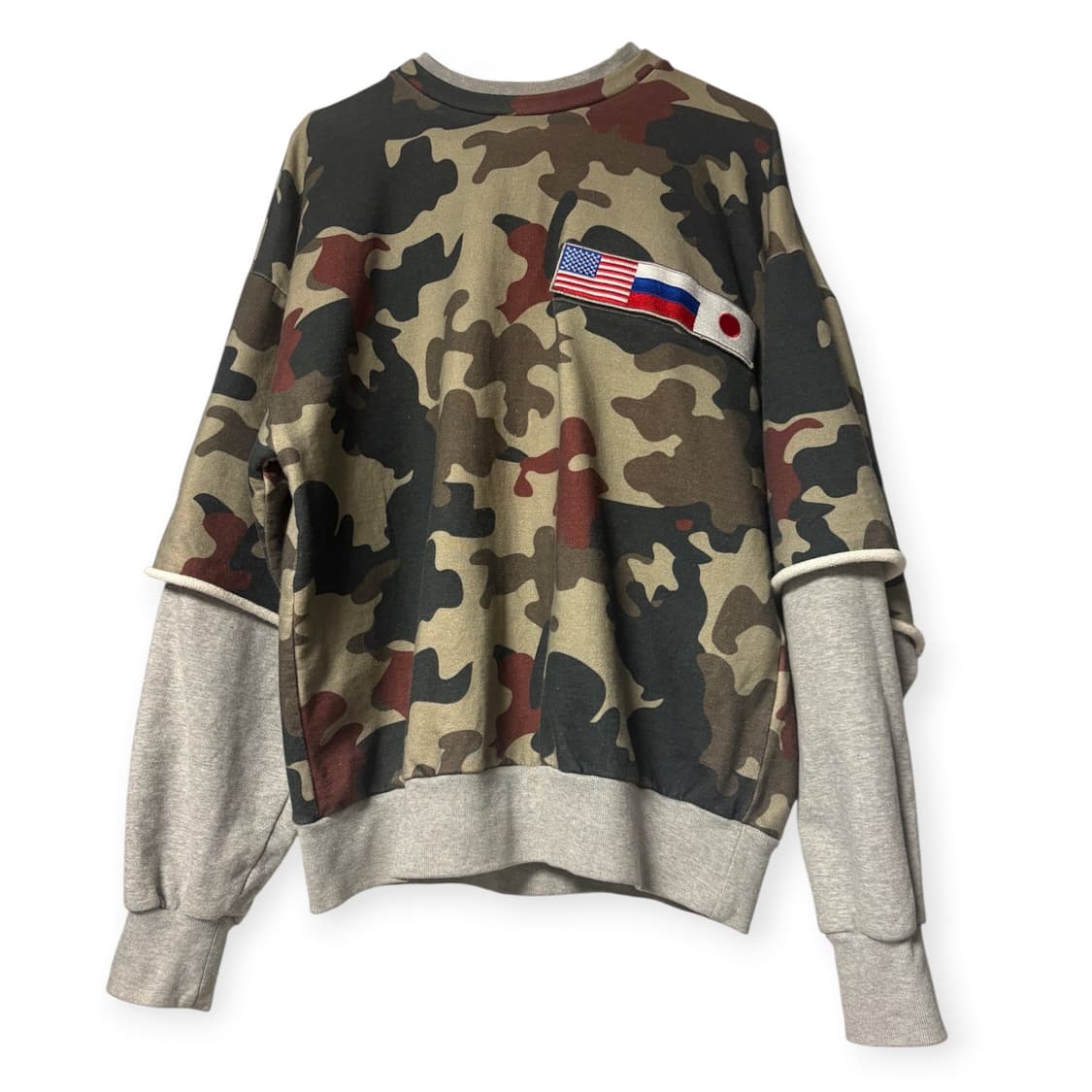 고샤 루브친스키 플래그카모 더블슬리브 맨투맨 상품이미지1