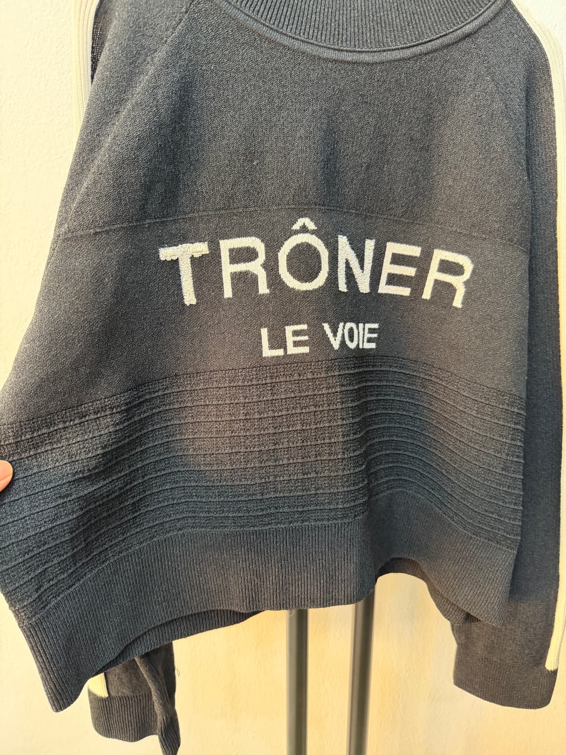 정품) 시스템 한섬 23ss TRÔNER 오버핏 크롭 니트 F  상품이미지3