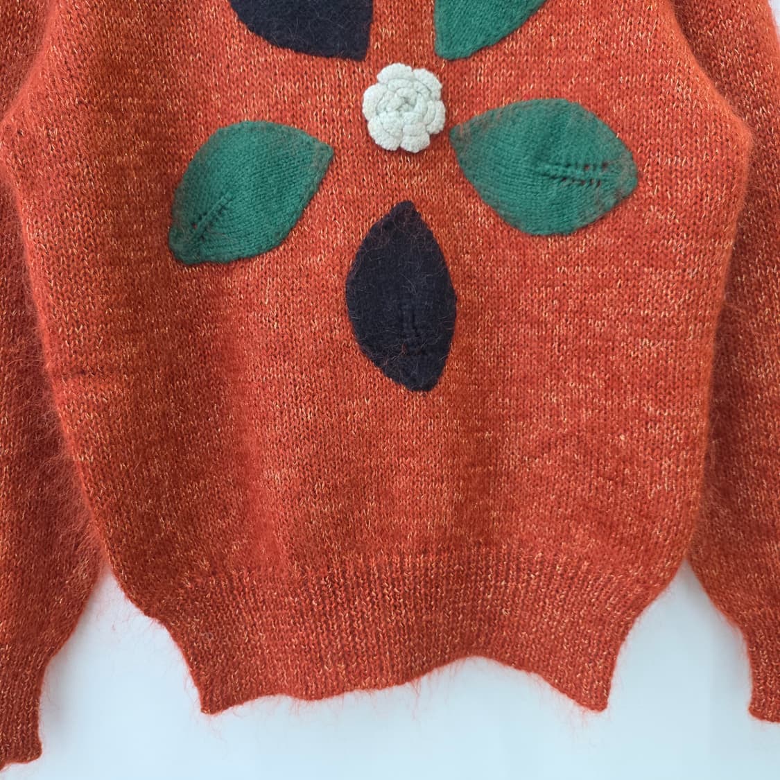 LA.BANDERLU 울 브릭오렌지 플라워 패치니트 상품이미지5