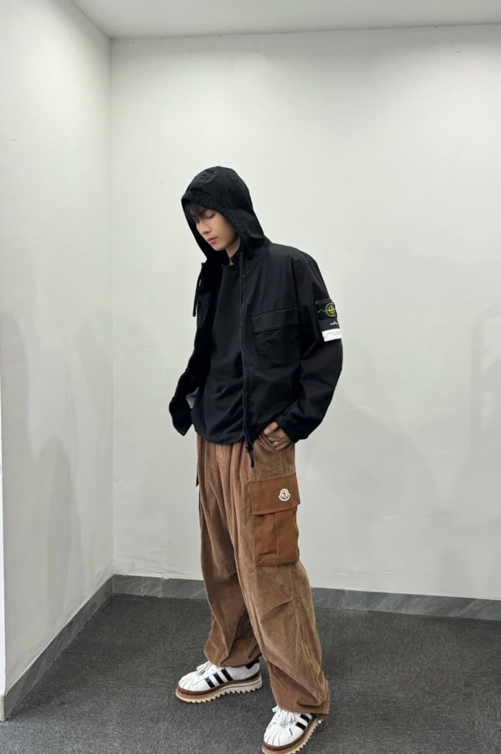 [New] Moncler Coduroy Cargo pants 48 상품이미지1