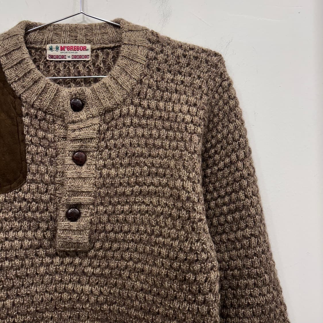 맥그리거 스포츠웨어 스웨이드 패치 헤비 스웨터 상품이미지1