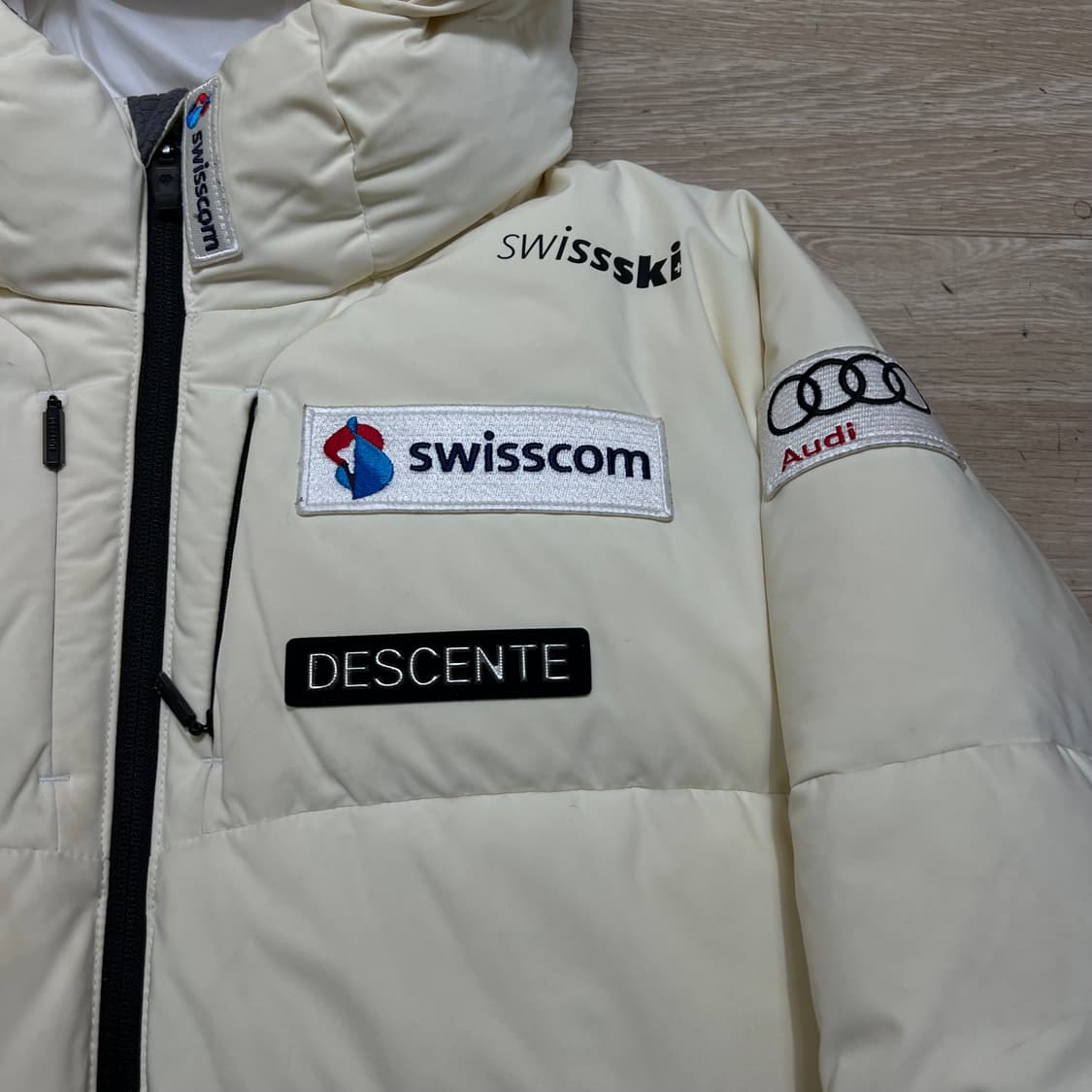 데상트 키즈 아우디 멀티패치 후드 스키패딩 점퍼 [아이보리] 150 상품이미지5