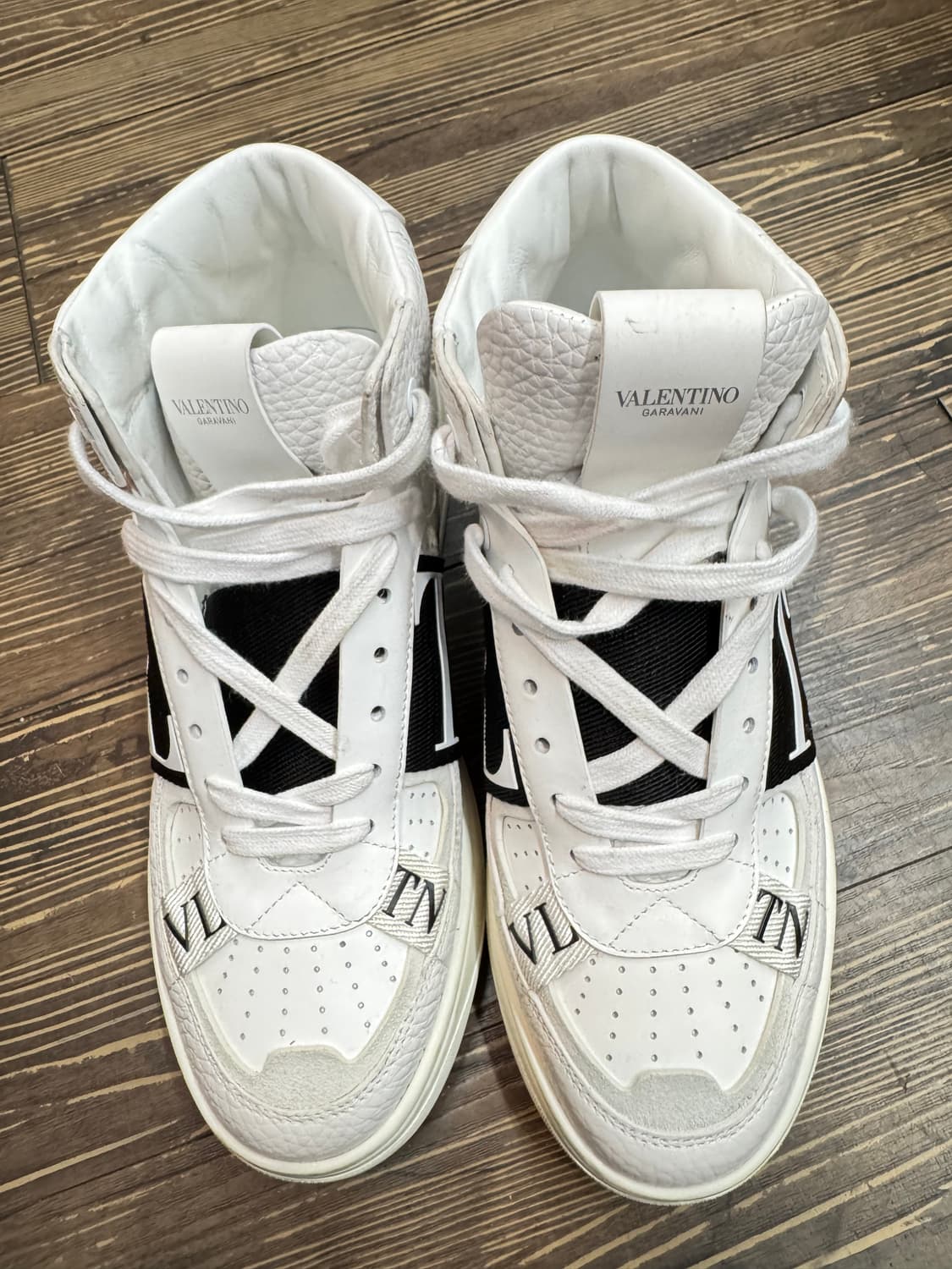 발렌티노 VLTN 로고 7-밴드 하이탑250-255 상품이미지1