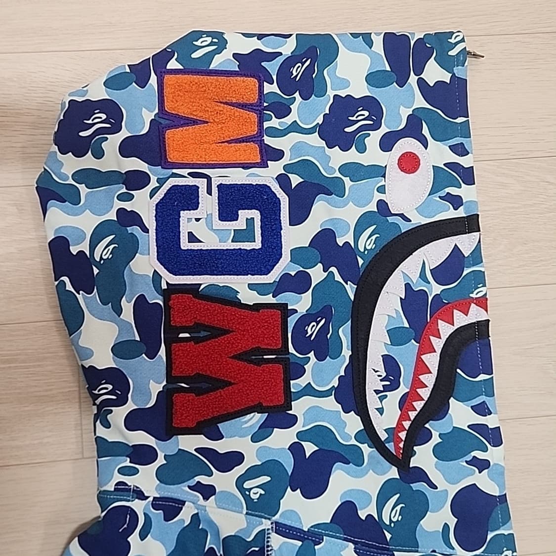 베이프 샤크후드 블루 M [일본 매장구매, 택&비닐 있는 새상품] 상품이미지1