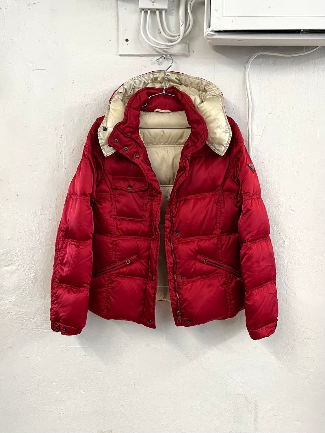 프라다 삼각 플레이트 패딩 상품이미지5