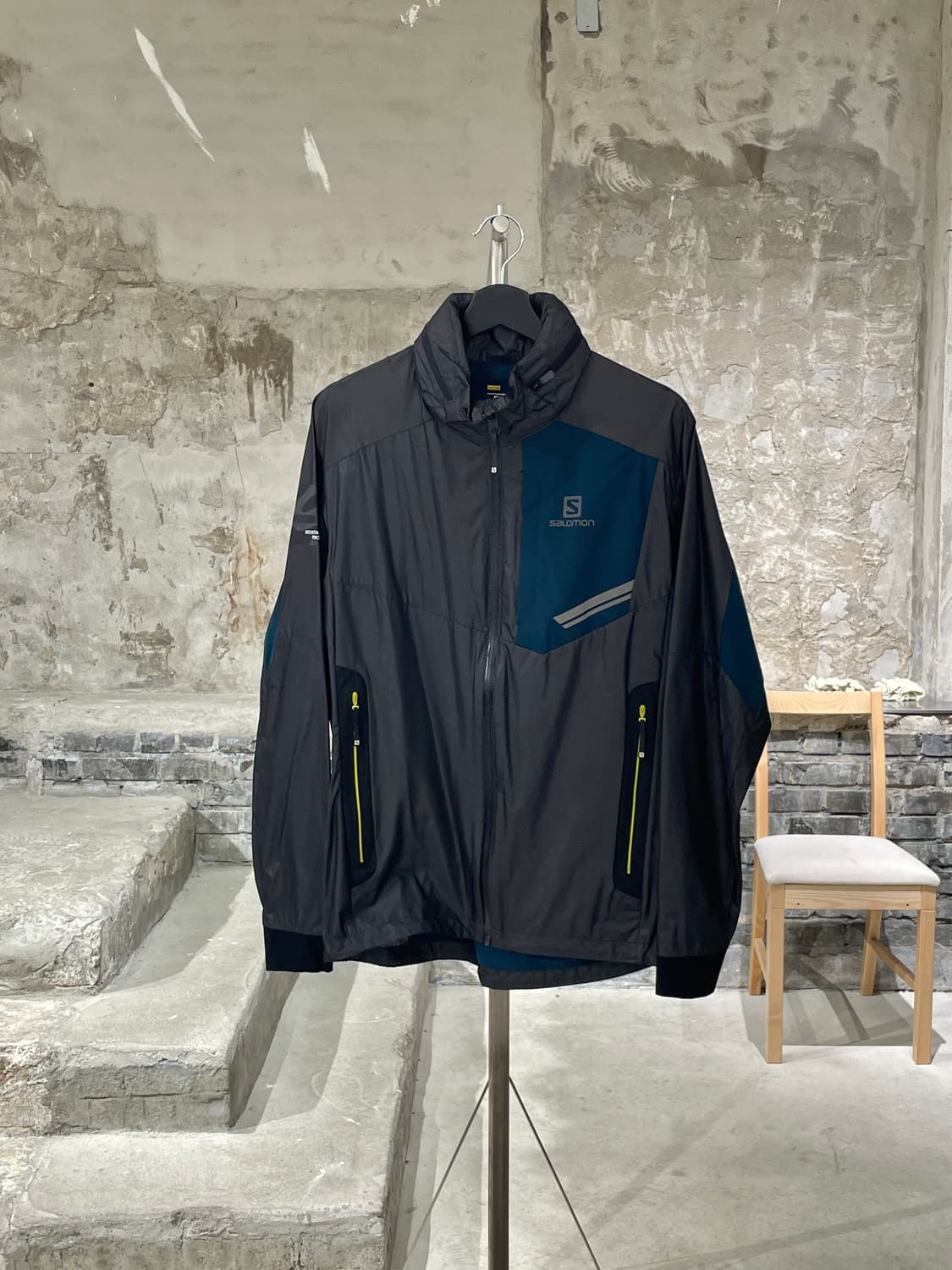 살로몬 그레이 갤럭시 2 나일론 윈드 브레이커 상품이미지1