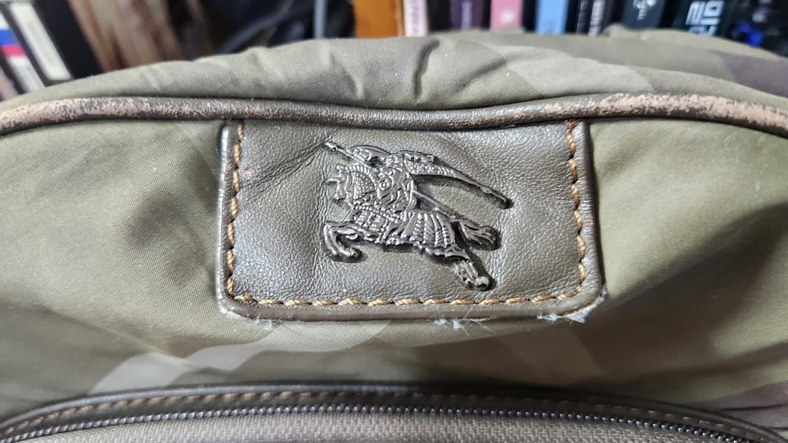 버버리 카키 스몰 백팩 상품이미지2