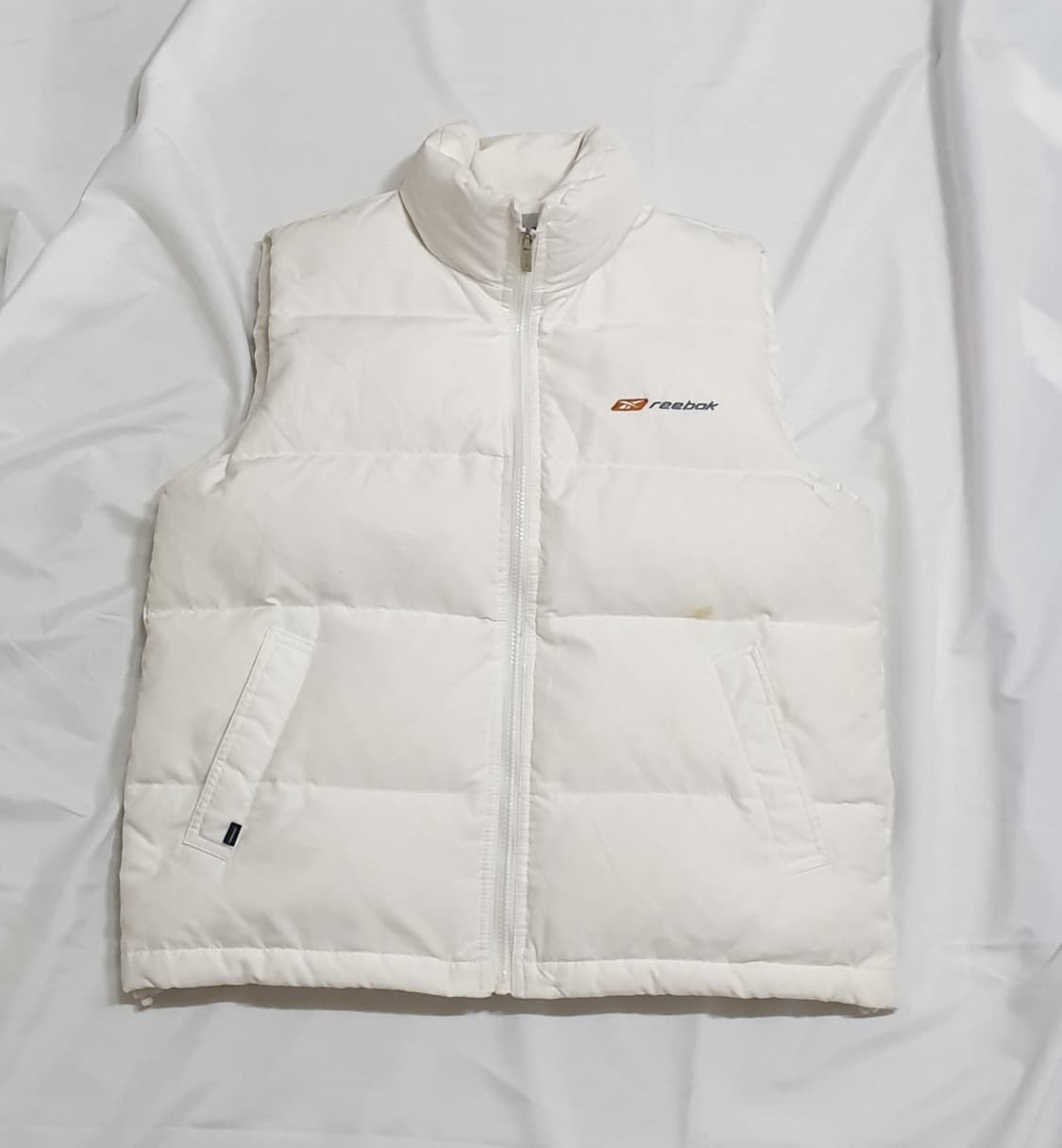 L 리복 기본로고 화이트 푸퍼 덕다운 조끼 상품이미지1