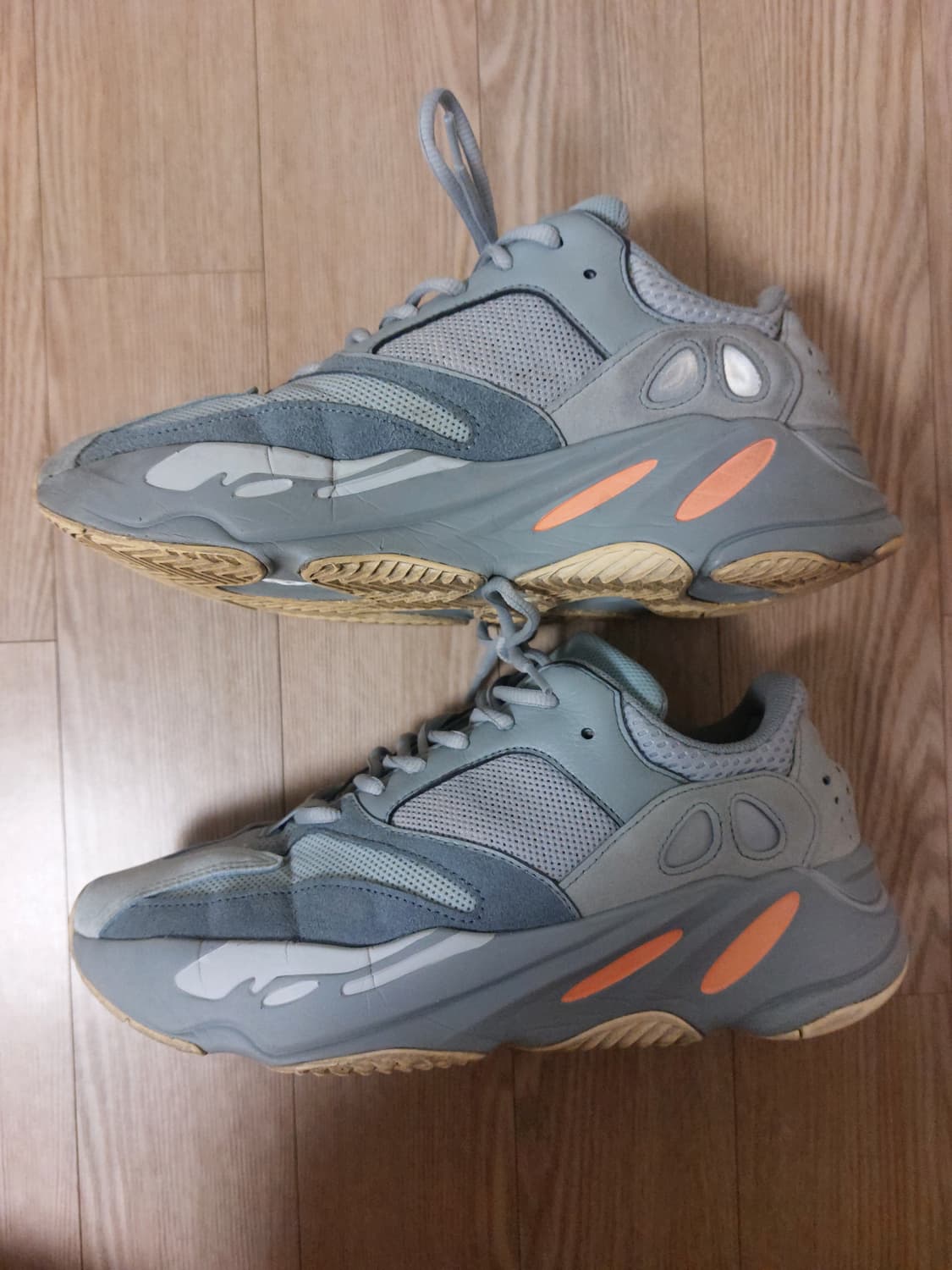 아디다스 이지 부스트 700 이너시아 상품이미지5