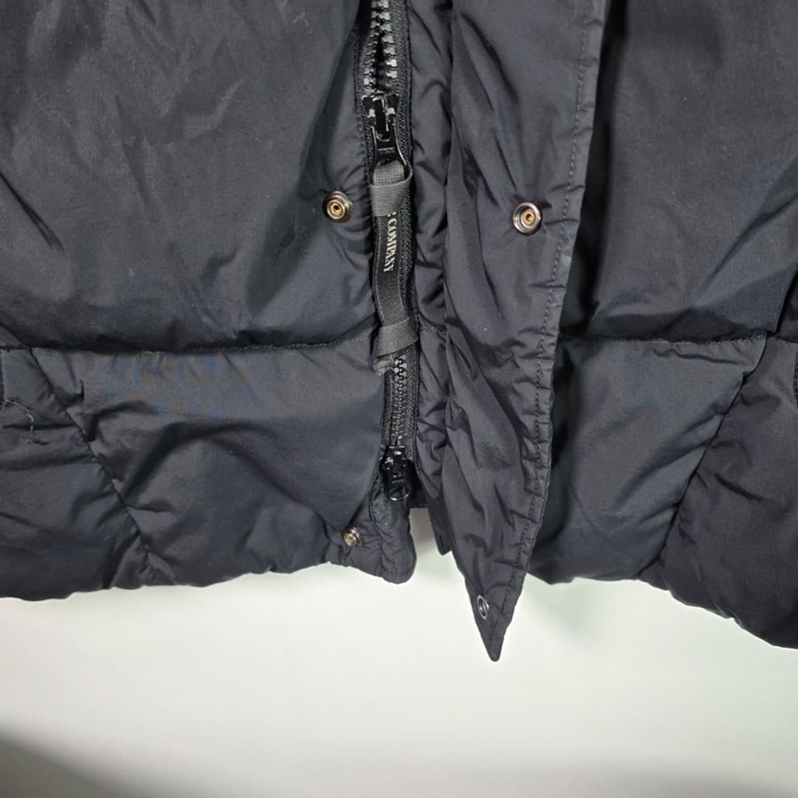 cp컴퍼니 나이크라 NYCRA 고글 후드 다운 패딩 블랙 L 상품이미지5