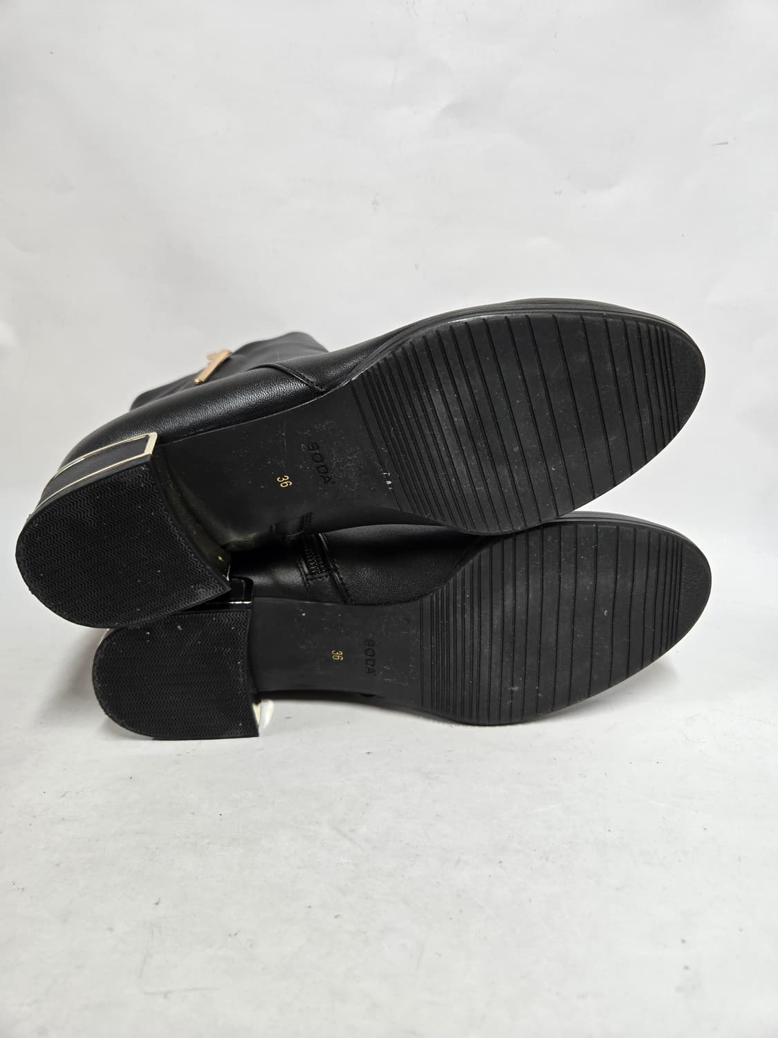 소다 블랙 가죽 앵클부츠 금장 포인트 230mm 상품이미지5