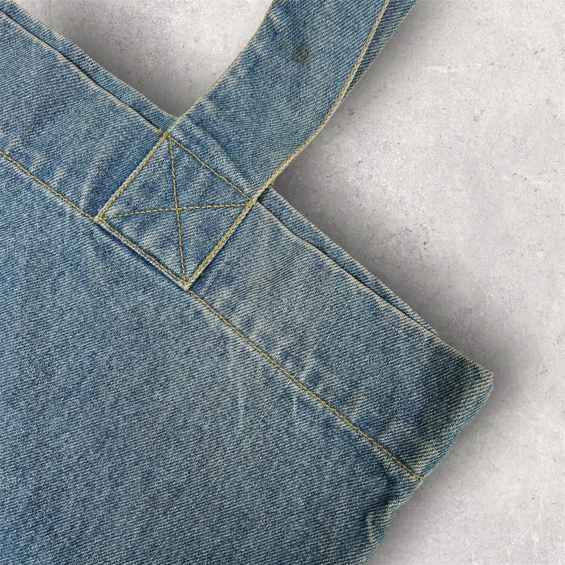 게스 진 라이트 워시 빈티지 데님 토트백 (B309) 상품이미지8