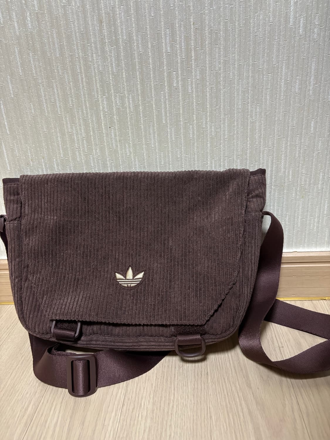 아디다스 넥스트 코듀로이 메신저백 쉐도우 브라운 상품이미지2
