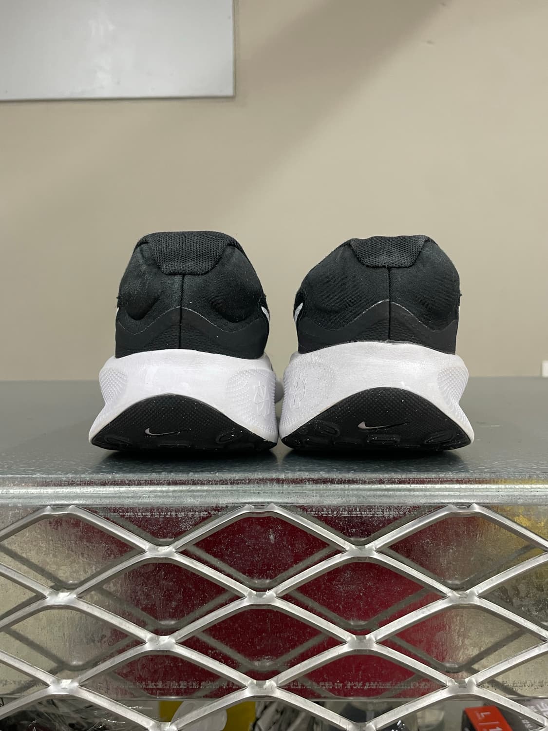 나이키 레볼루션7 블랙 화이트 250 상품이미지3