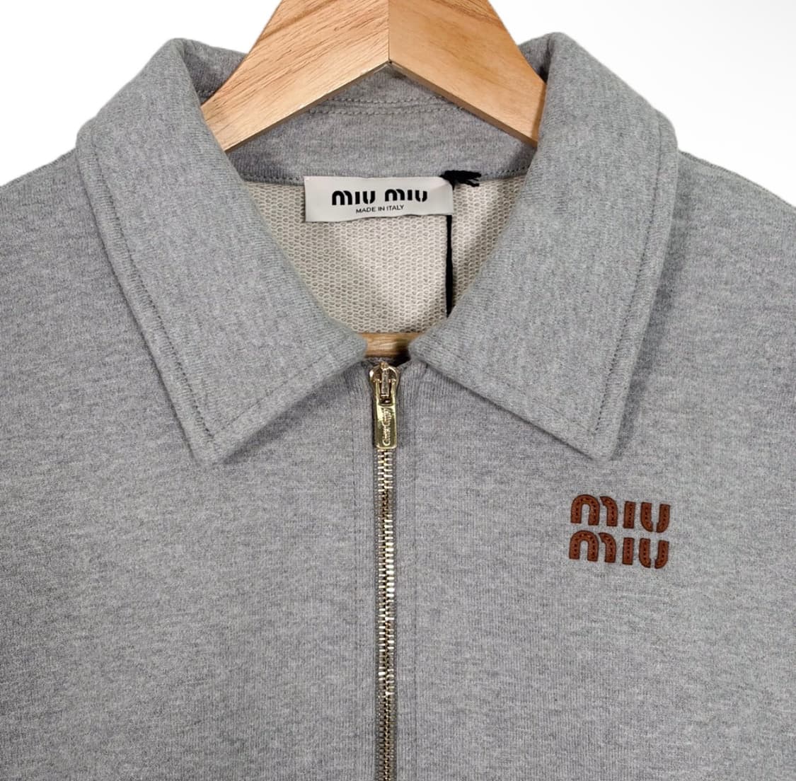 [L] 미우미우 하프 지퍼 오버핏 카라 스웻 셔츠 맨투맨 티셔츠 그레이 상품이미지5