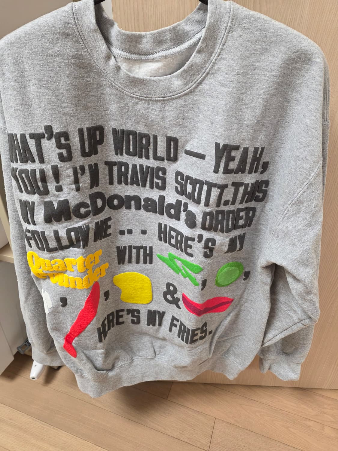 트레비스스캇xcpfm 맥날 맨투맨 M 새상품 팝니다 상품이미지1