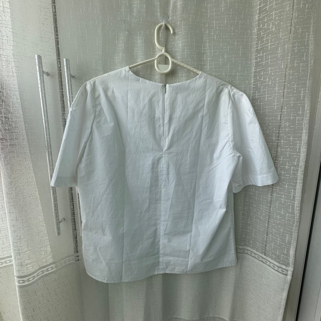 화이트 브이넥 반팔 블라우스 상품이미지8