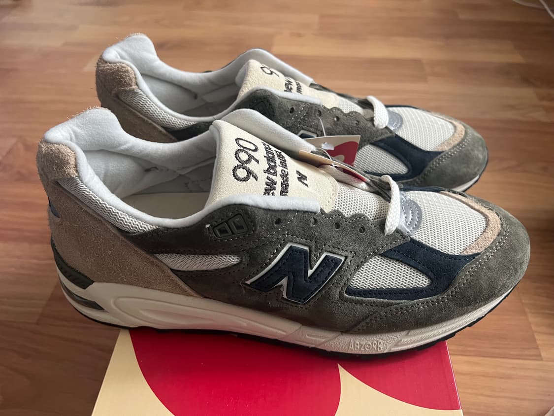 새 제품 뉴발란스 990 v2 그레이 탄 팝니다  상품이미지1