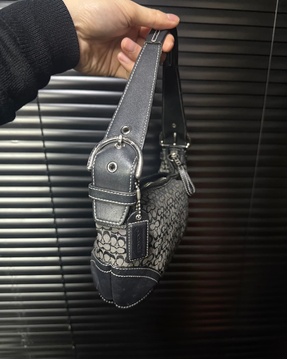 코치 버클 시그니처 로고 미니백 숄더백 토드백 가죽 명품 블랙 핸드백 상품이미지6