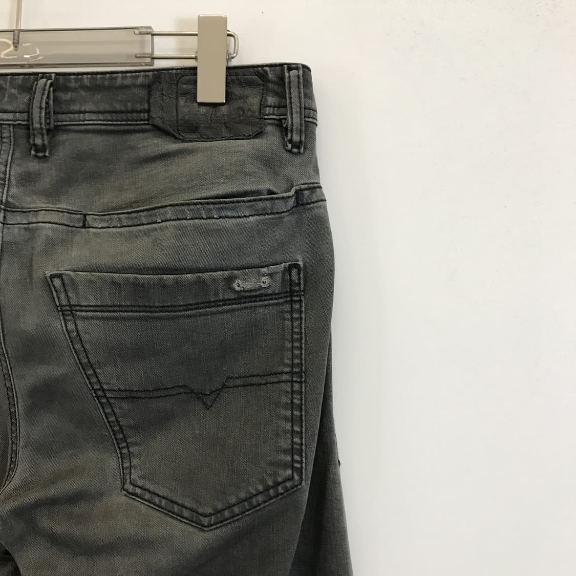 디젤 BRADDOM 이태리 워시드 그레이진 [30x30] 상품이미지4