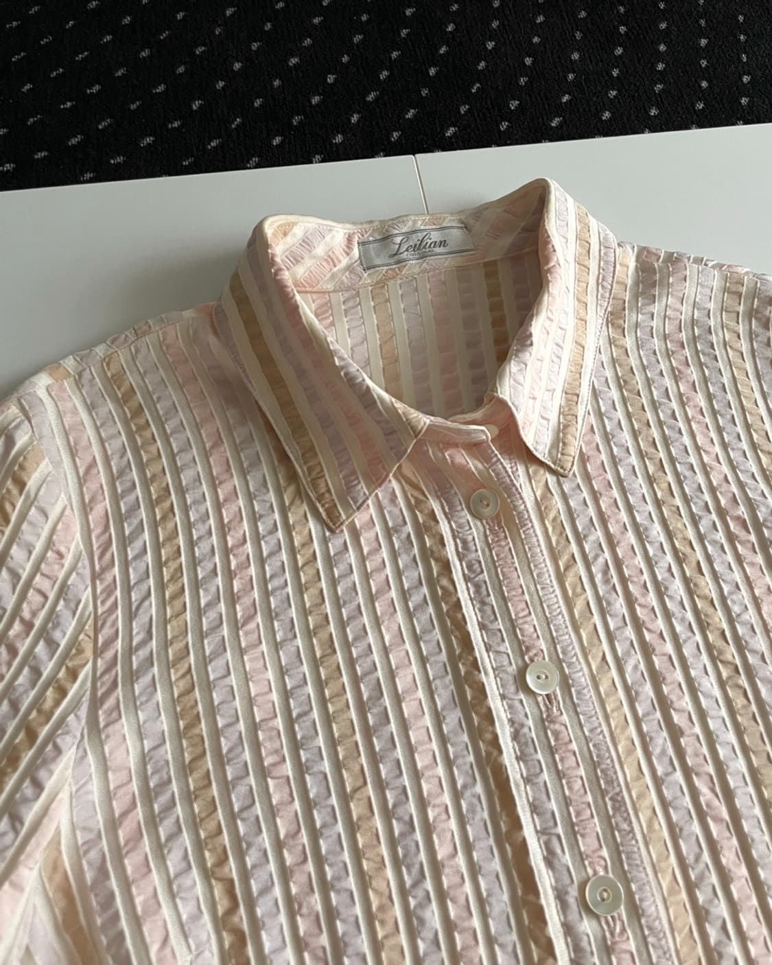 embossing stripe blouse 상품이미지2
