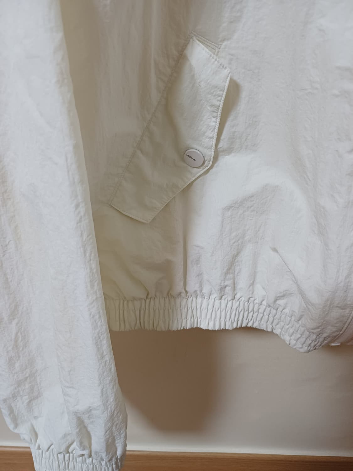 아디다스 빅로고 크롭 우븐 바람막이 상품이미지4