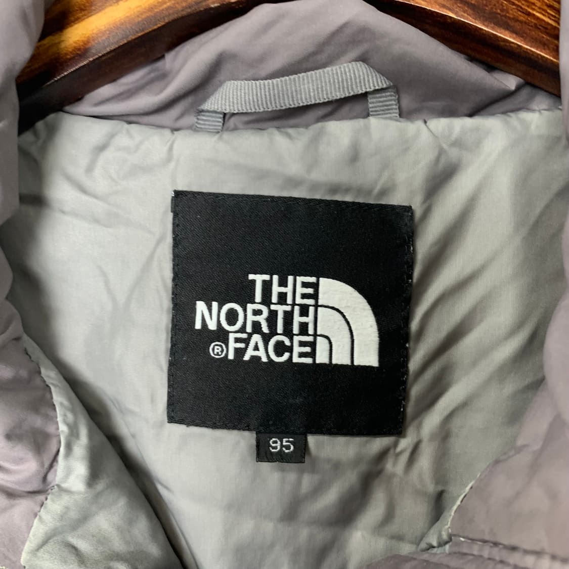 노스페이스 자수로고 스틸그레이 경량 패딩 상품이미지7