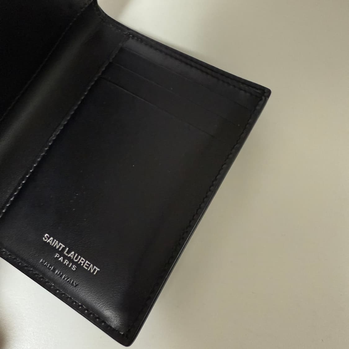 생로랑 카산드라 카드 지갑 블랙 상품이미지3