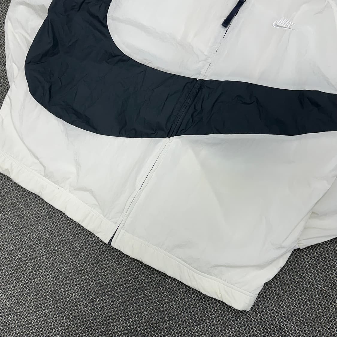 나이키 빅스우시 화이트 바람막이 XL 상품이미지5