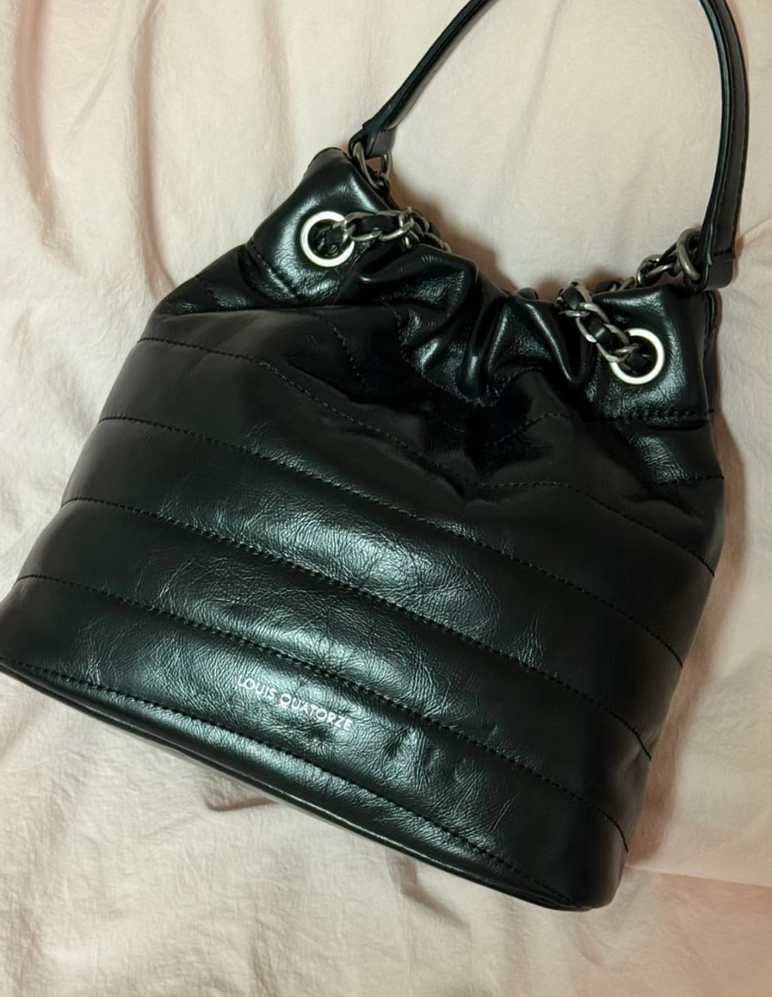 루이까또즈 아일린 크로스백 블랙 색상 상품이미지1