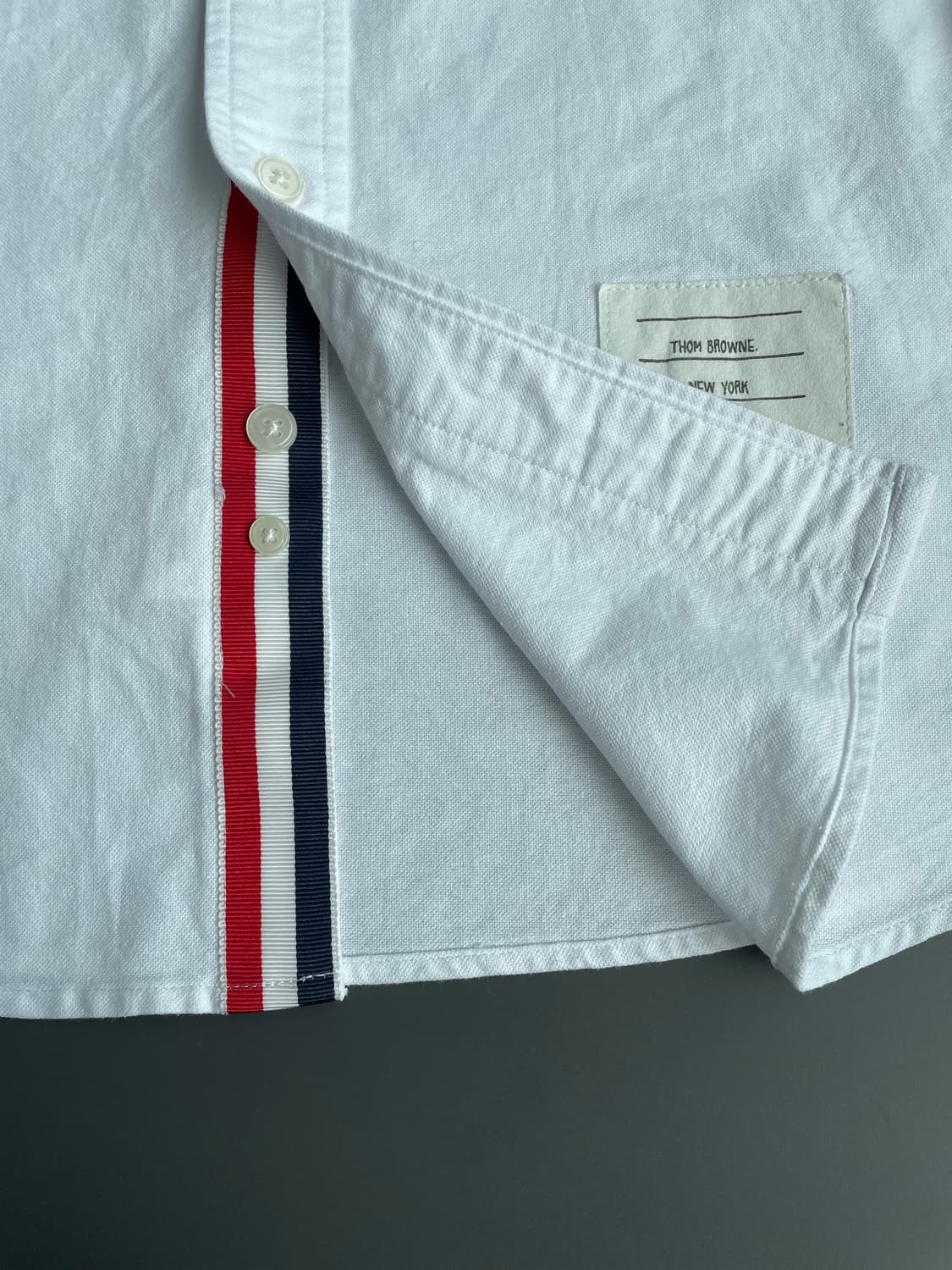 [3] 톰브라운 남성 히든 삼선 포플린 셔츠 상품이미지8