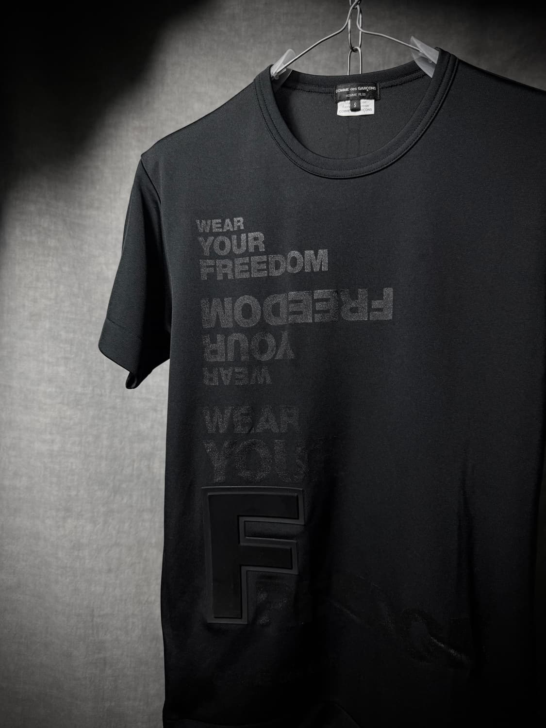 꼼데가르송 옴므 플러스 18ss 'WEAR YOUR FREEDOM'  상품이미지2