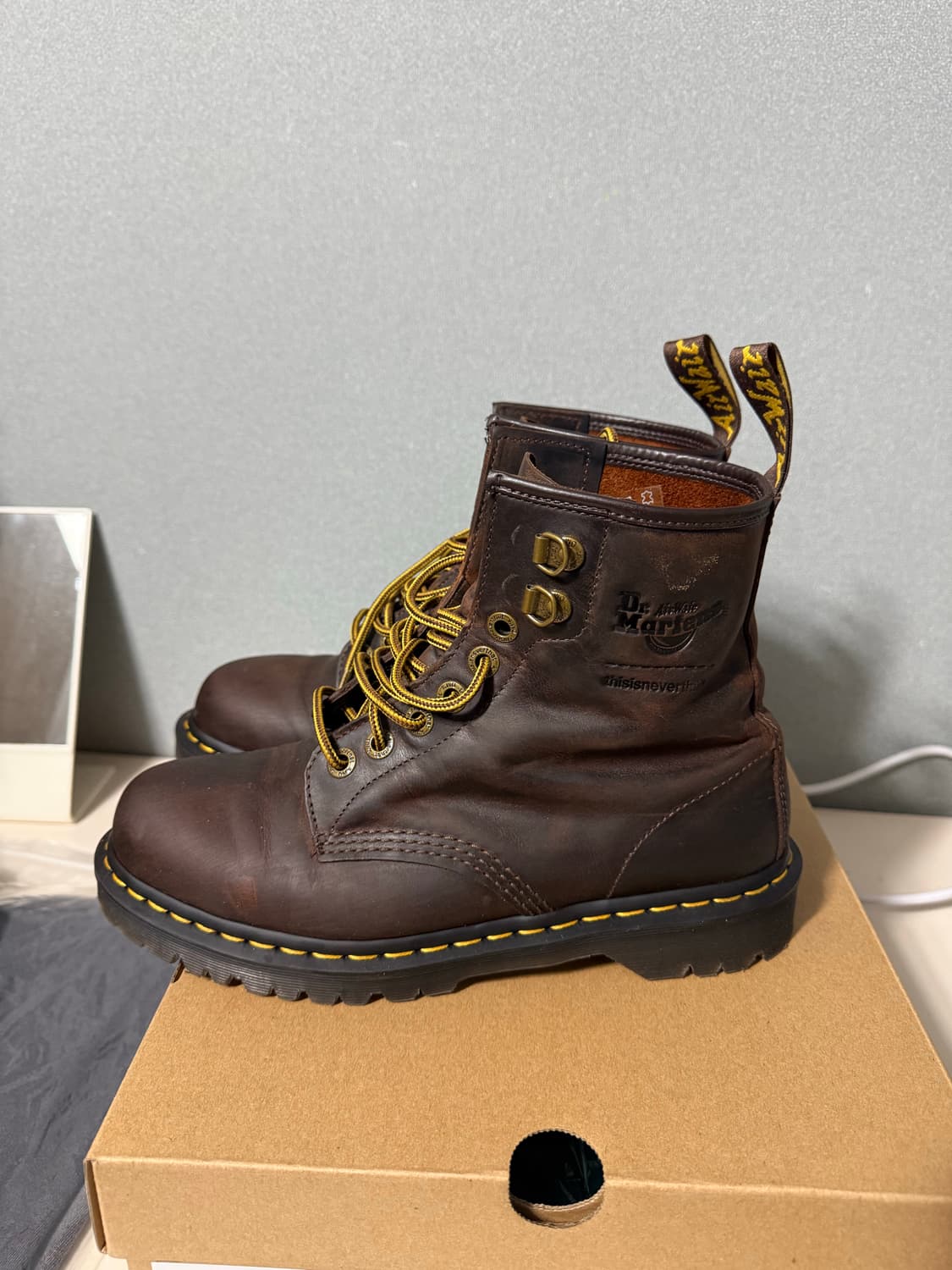닥터마틴 x 디스이즈네버댓 1460 왁스드 풀 그레인 브라운 270 상품이미지4