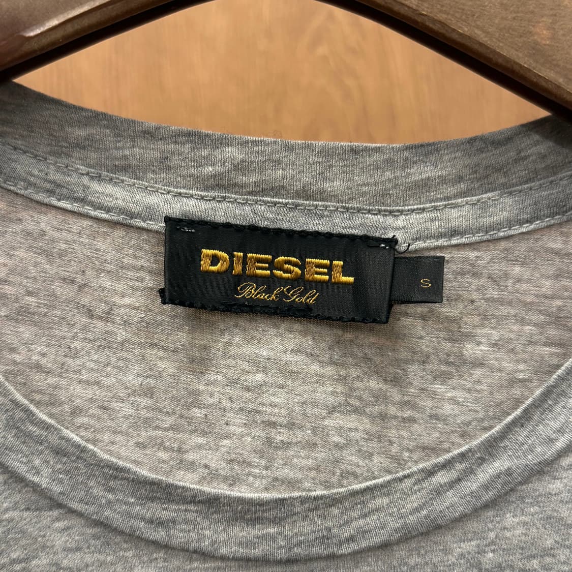디젤 반팔 티셔츠 블랙골드 스컬 그래픽 프린팅 디테일 코튼 그레이 상품이미지7