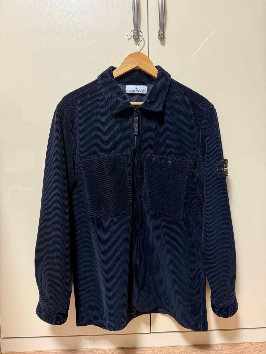 스톤 아일랜드 11604 코듀로이 셔츠 자켓 네이비 블루 - 24FW 상품이미지3