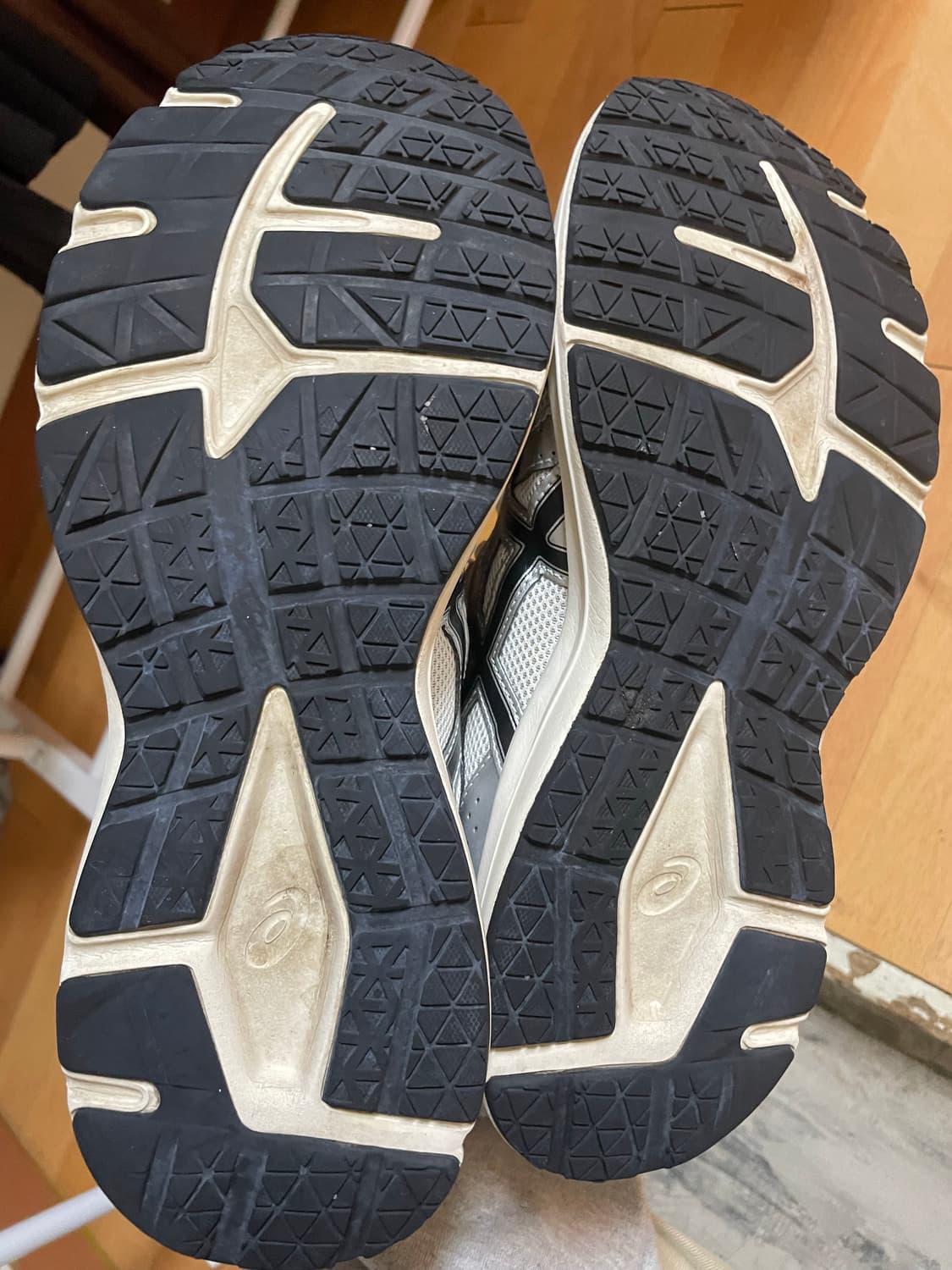 아식스 조그 100s 270 은색 상품이미지4