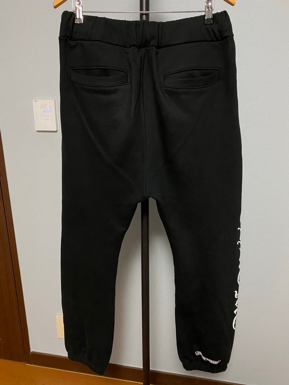 [M] 크롬하츠 홀스슈 로고 백 포켓 스웨트팬츠 블랙 상품이미지2