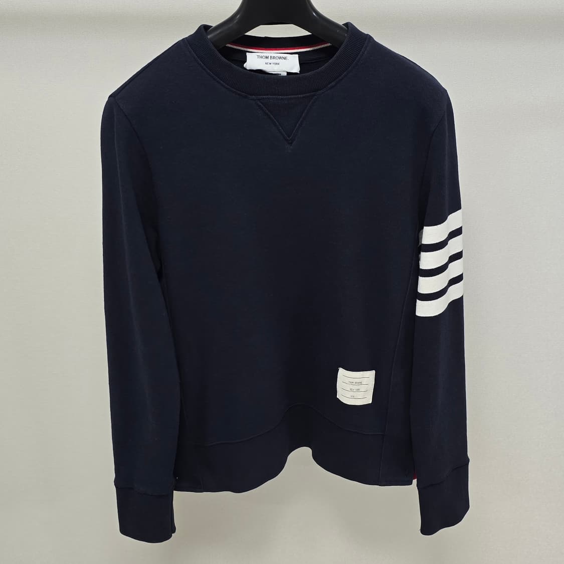 톰브라운 사선완장 맨투맨 1사이즈 95 판매 상품이미지1