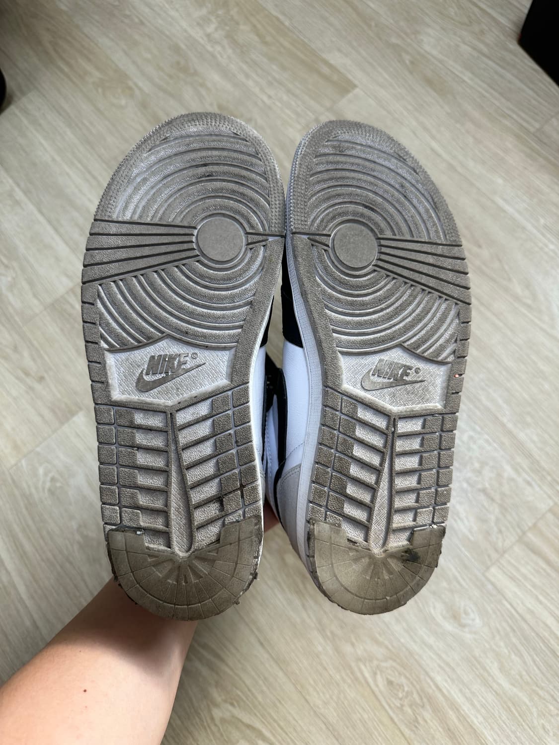 나이키 에어 조던 1 레트로 하이 OG 블리치드코랄 270 상품이미지2