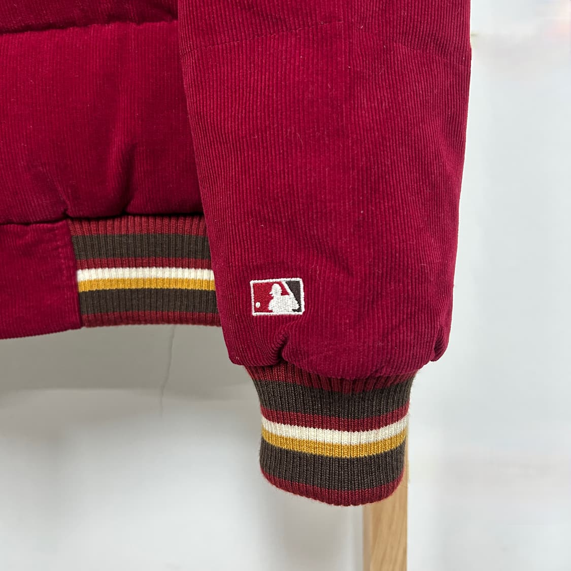 MLB 필라델피아 필리스 덕다운 코듀로이 푸퍼 자켓 울프죠 상품이미지4