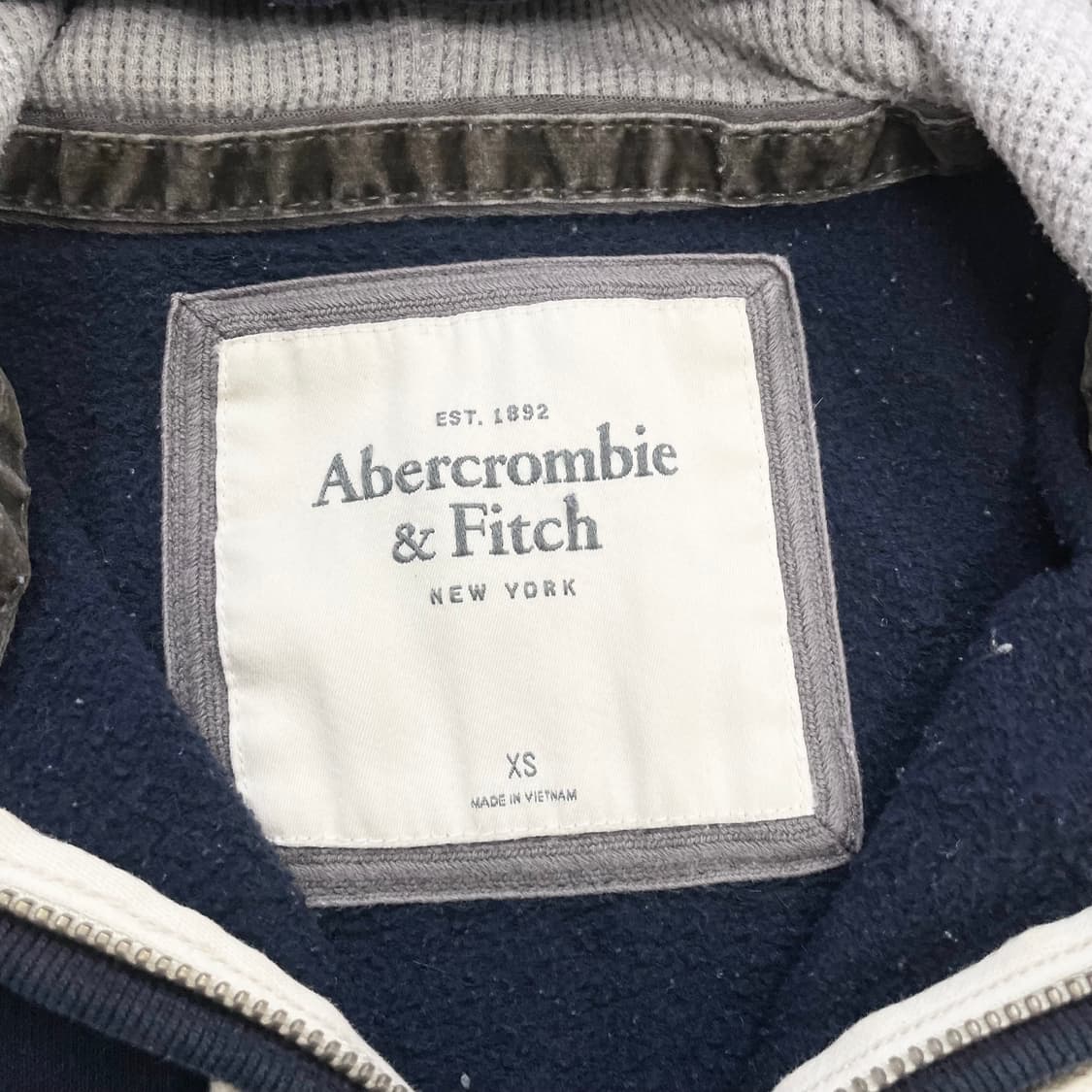 아베크롬비 피치 로고 후드집업 네이비 상품이미지4