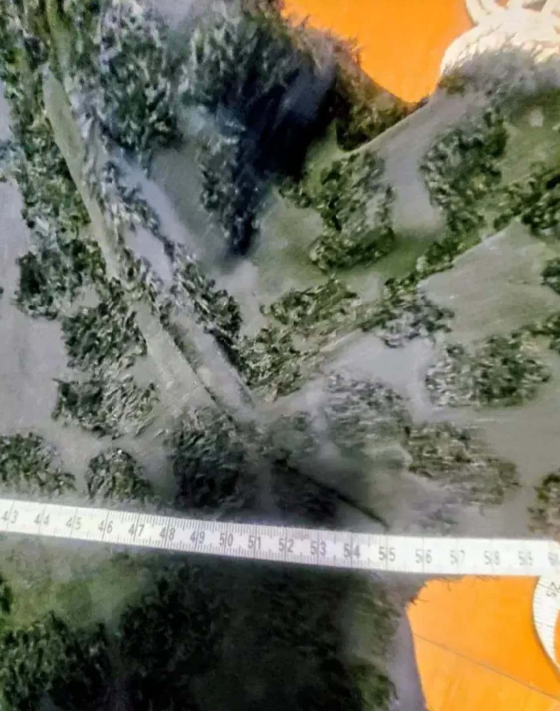 블랙 색상의 독특한 질감 패턴이 돋보이는 우아하고 고급스러운 블라우스 상품이미지6