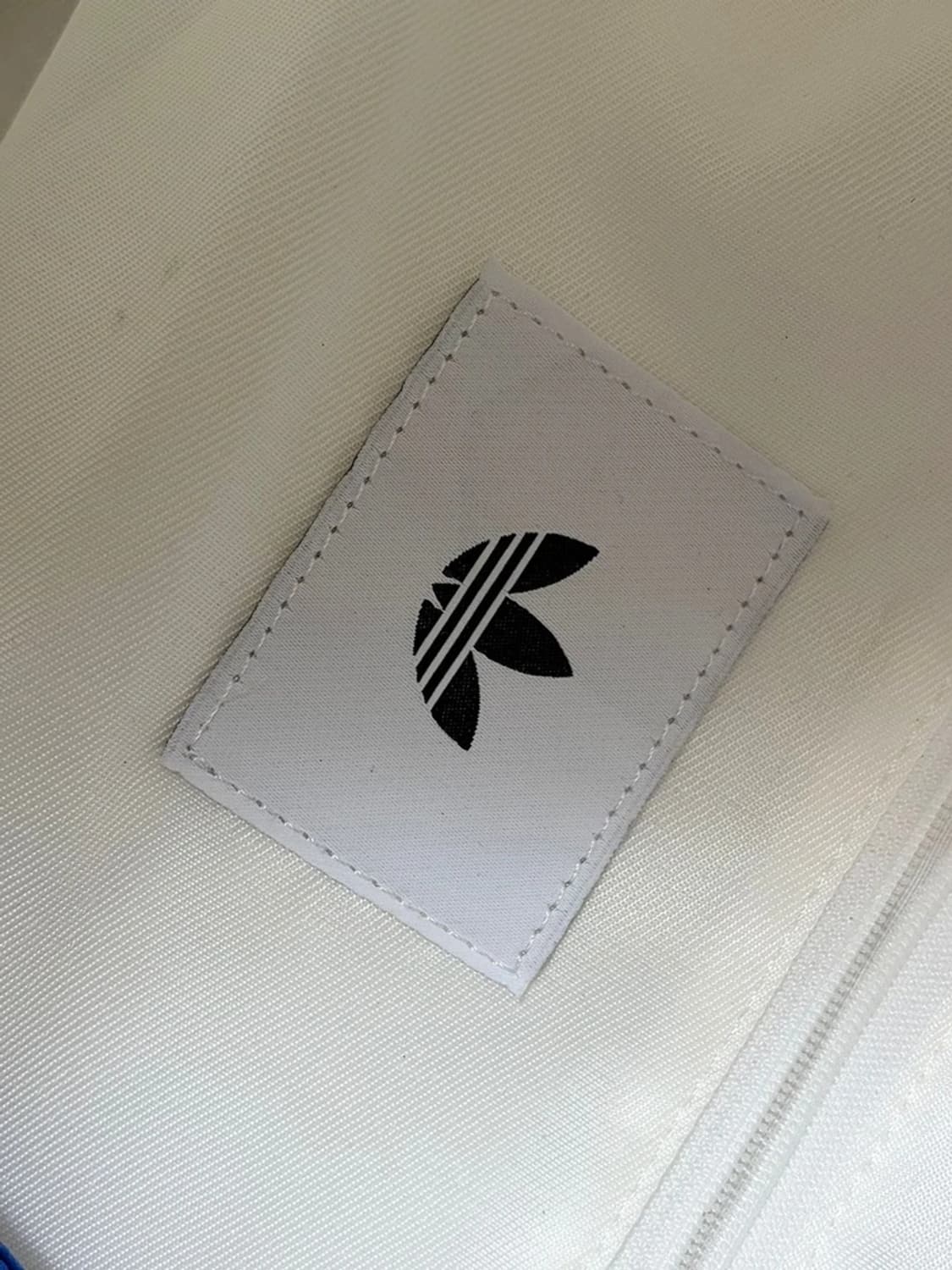 아디다스 23ss 한정판 패딩 구름 퍼피 숄더백 Q1492 상품이미지8